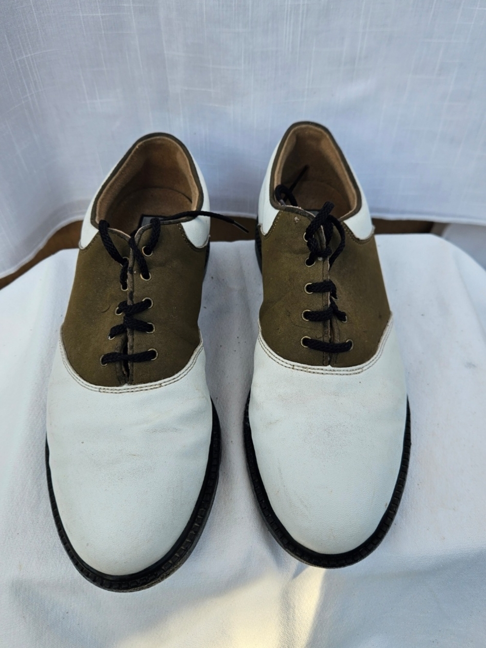 Nike Women's Two-Tone White and Olive Golf Shoes Sz 7